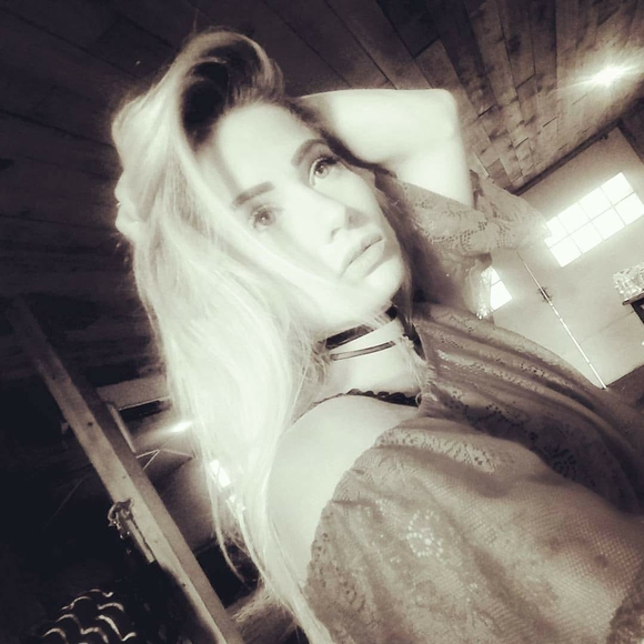 Meet your Posher, Lindsay - Picture 1 of 1